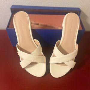 Stuart Weitzman Woman’s Lunaria Crossband Flats - New.